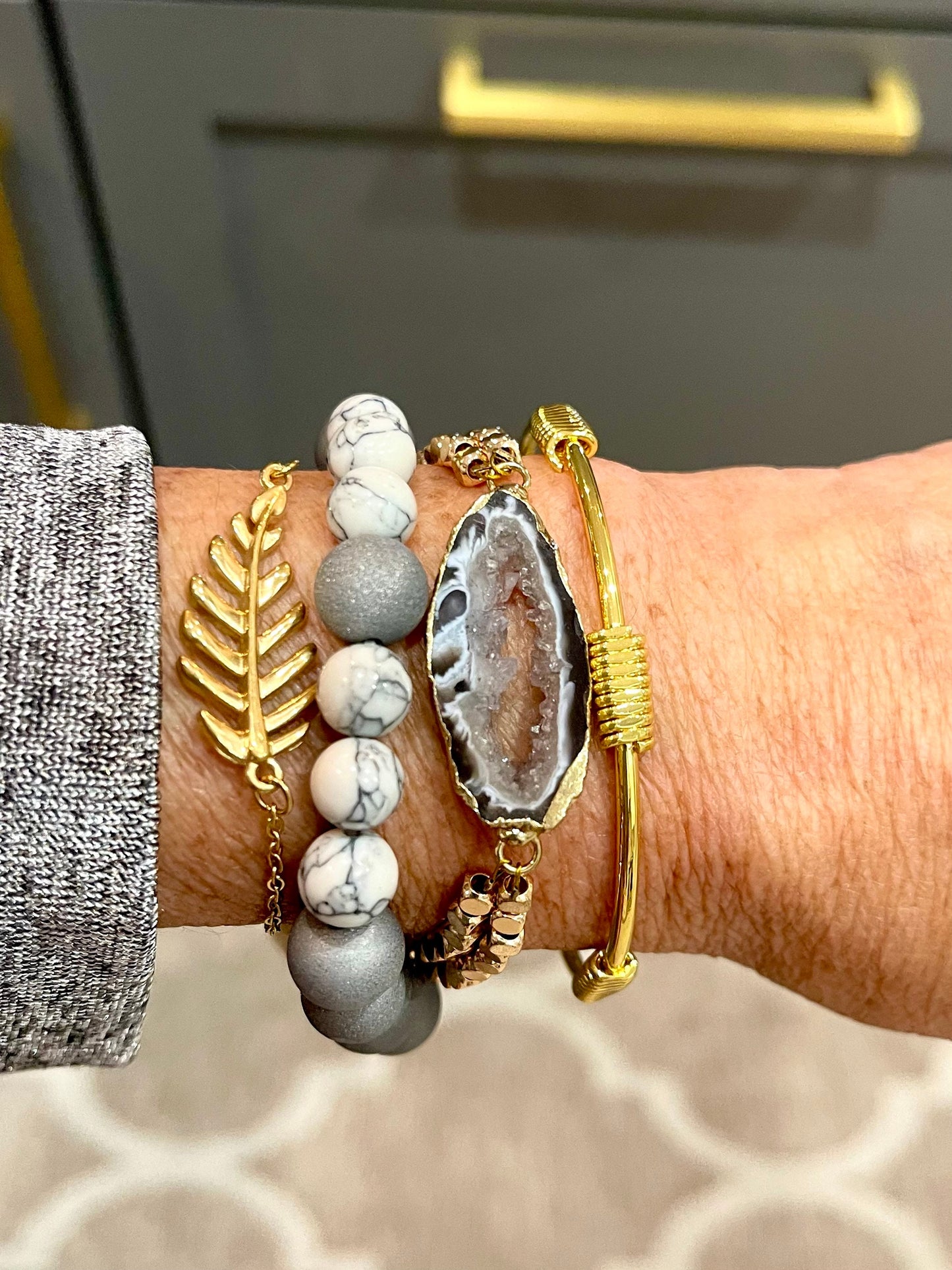 Agate slice bracelet/geode and Howlite beads with a gold cuff and leaf bracelet